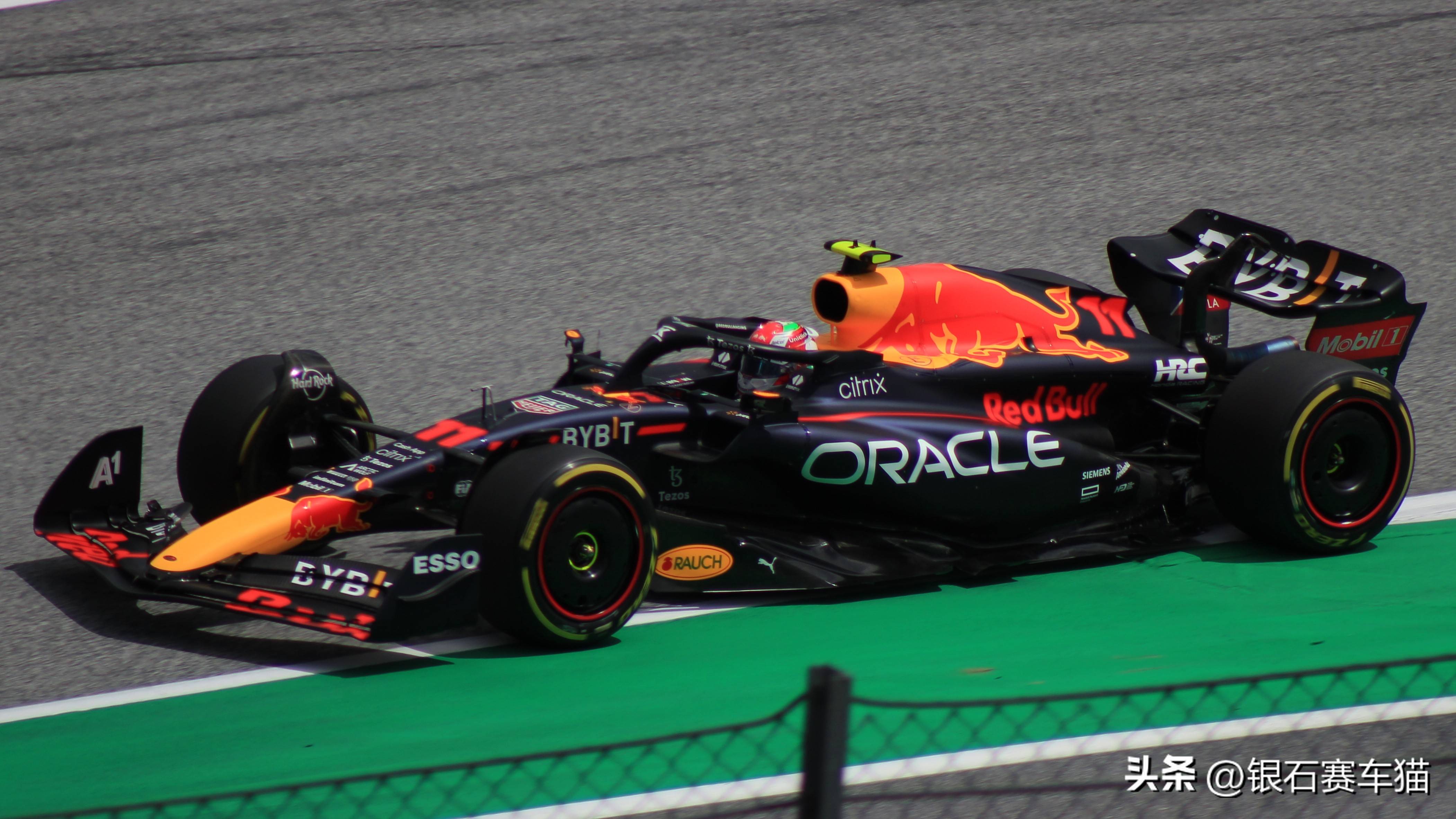 阿斯顿马丁险胜迈凯伦，佩雷兹高光表现