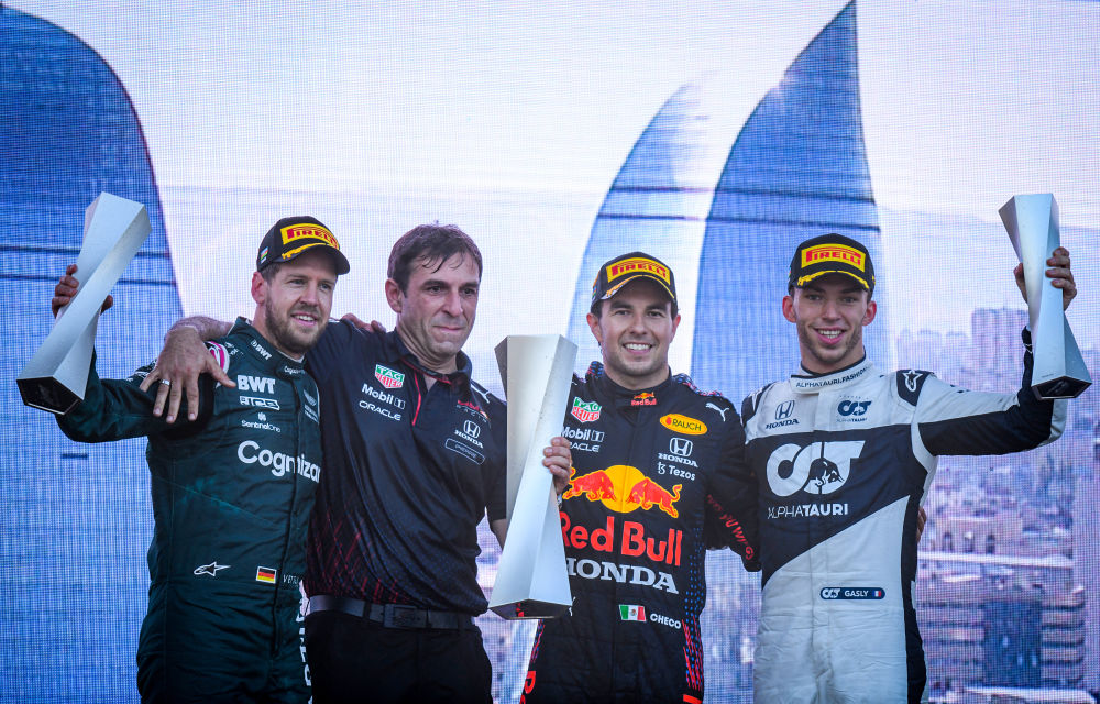 阿斯顿马丁险胜迈凯伦，佩雷兹高光表现