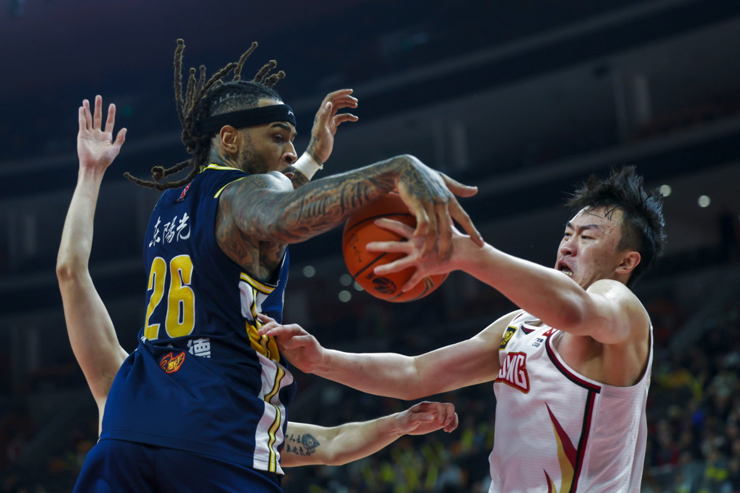 山东队完胜篮网，约基奇关键制胜