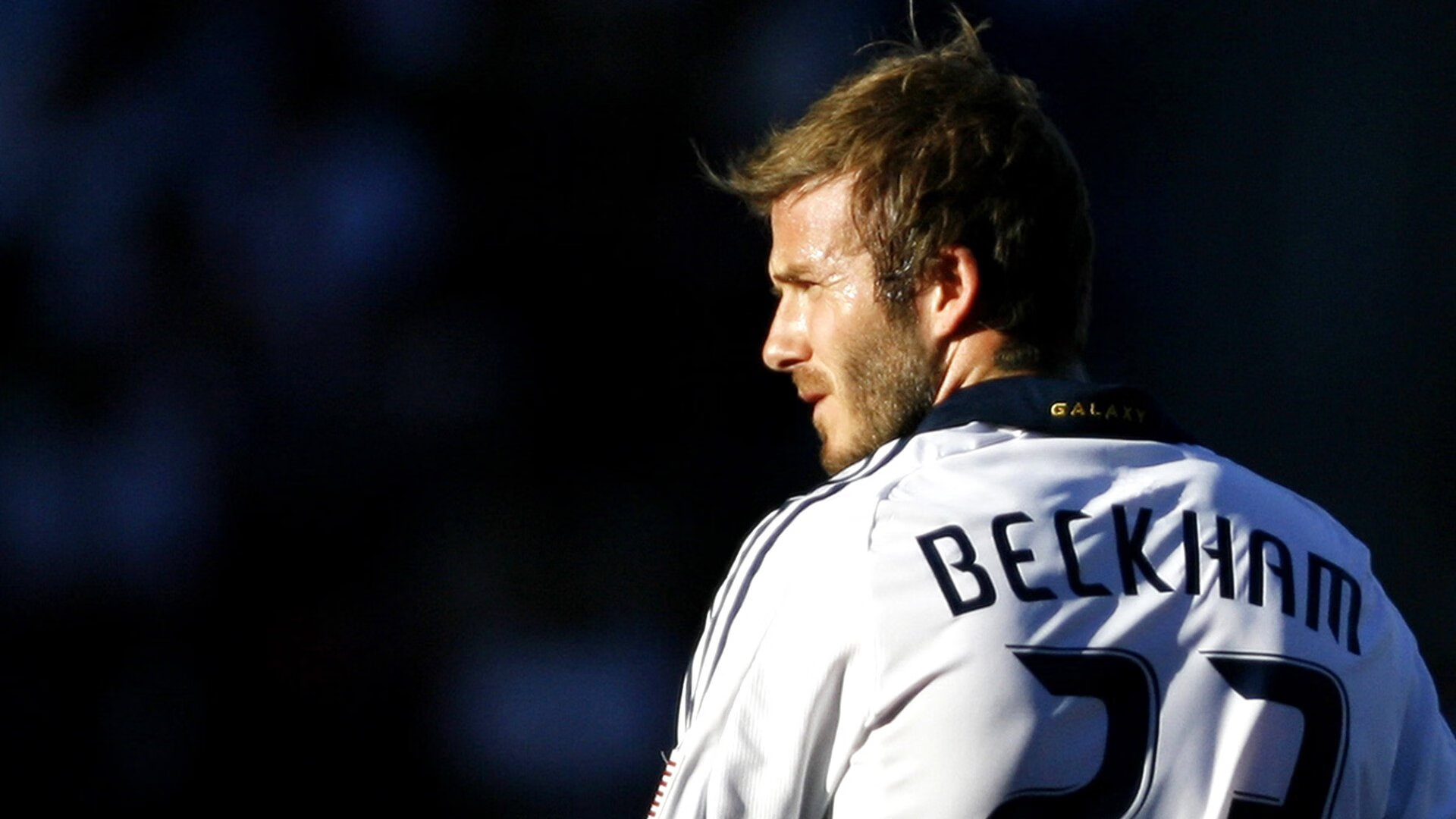 詹姆斯主宰赛场，掘金力克广厦晋级，一场个人英雄主义与团队韧性的完美交响