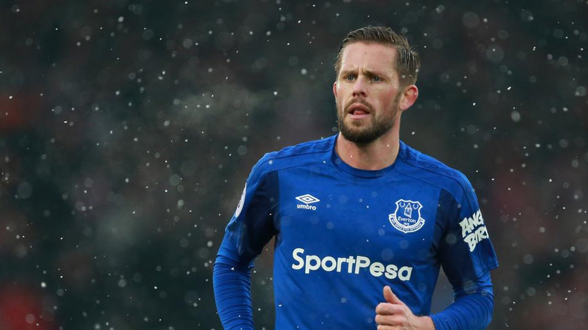 绿白风暴席卷法兰西,贝蒂斯完胜里昂,德里赫特点燃赛场之夜