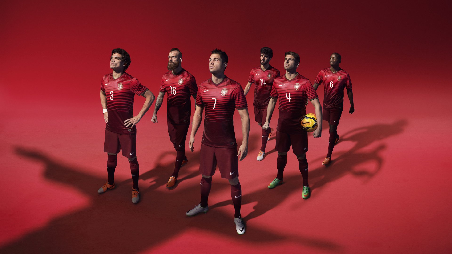 红色狂飙与蓝色困局，勒克莱尔如何用一次横扫定义F1新时代